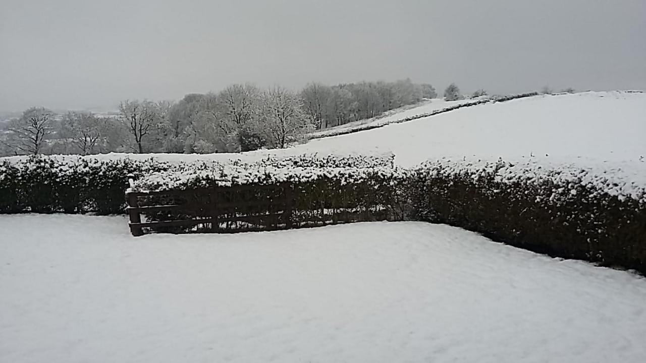 Lane End Cottage Holmfirth - Panoramic Views, Modernised With Offroad Parking Bagian luar foto